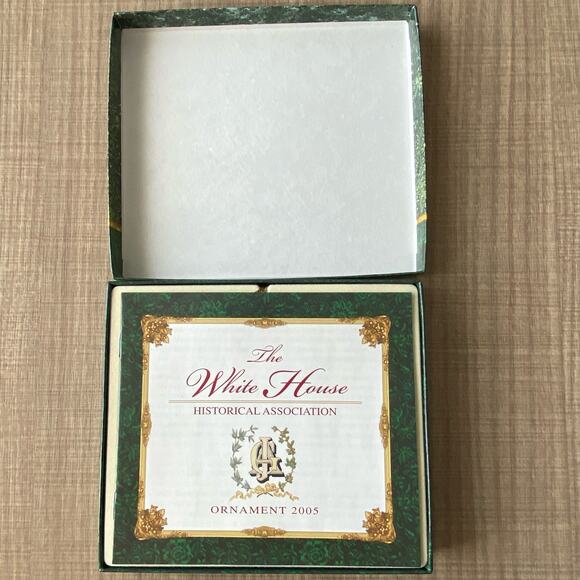 2005 White House Historical Association Christmas Tree Ornament - Picture 4 of 7